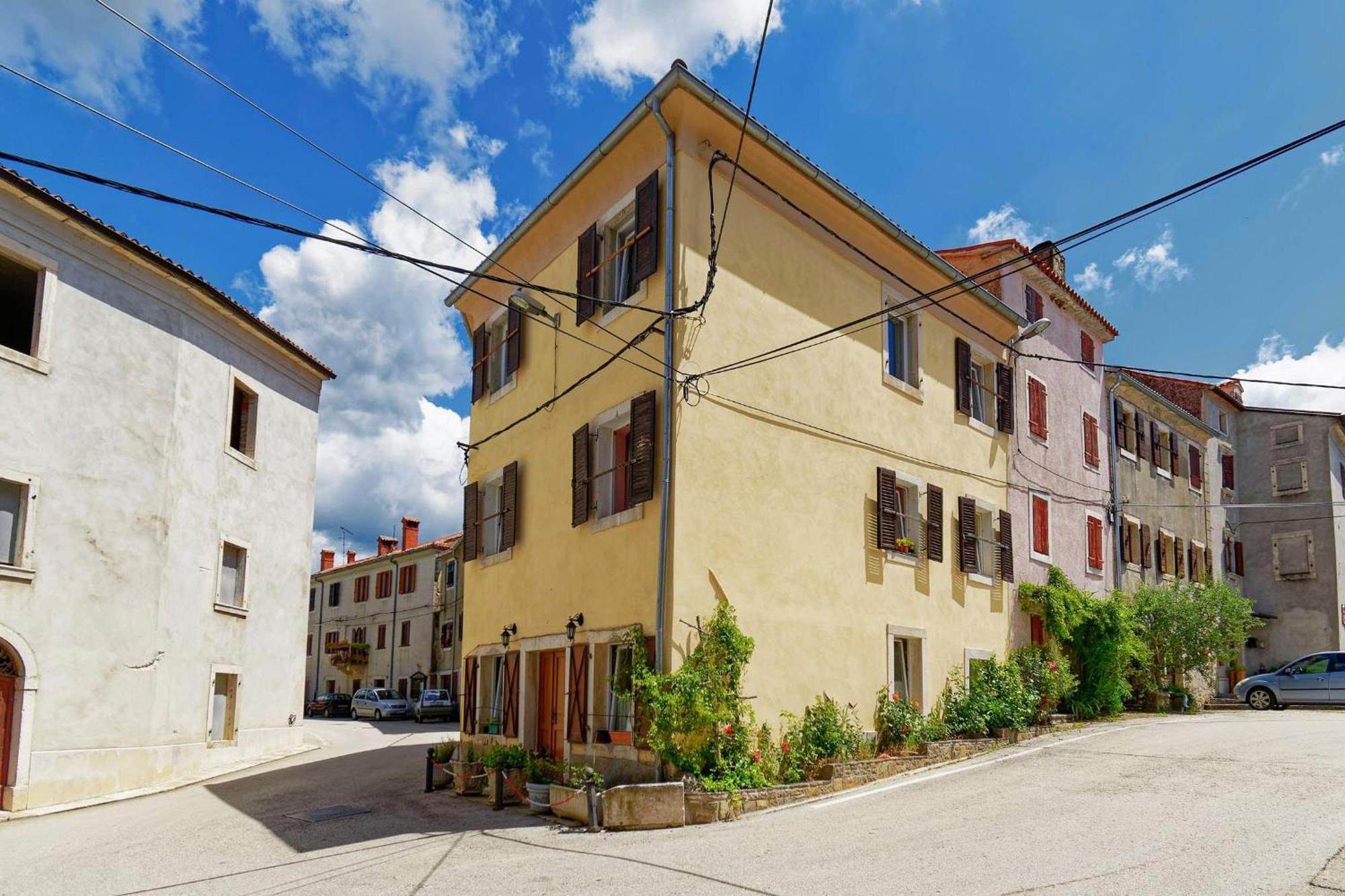 Apartments Viola By Rent Istria Momjan Exterior foto